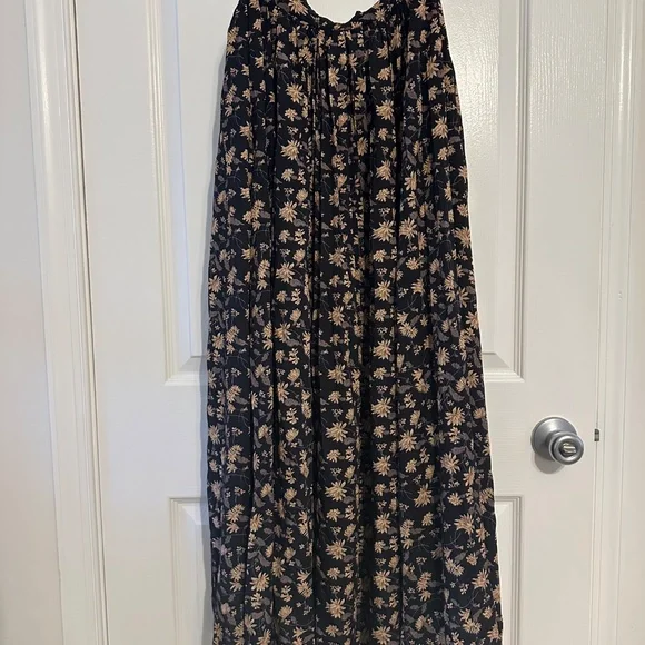 CJLA WOMEN’S BLACK FLORAL SKIRT IN SIZE MEDIUM - Picture 3 of 6